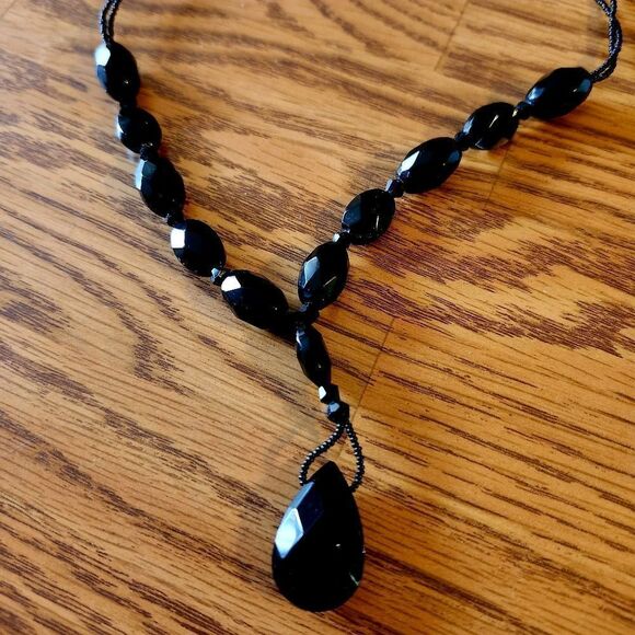 WHBM Faceted Stone and Beaded Necklace COCKTAIL HOUR CHIC - Picture 2 of 8